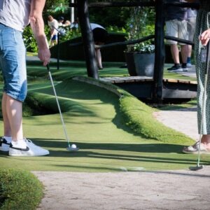 En grupp på äventyrsgolfen